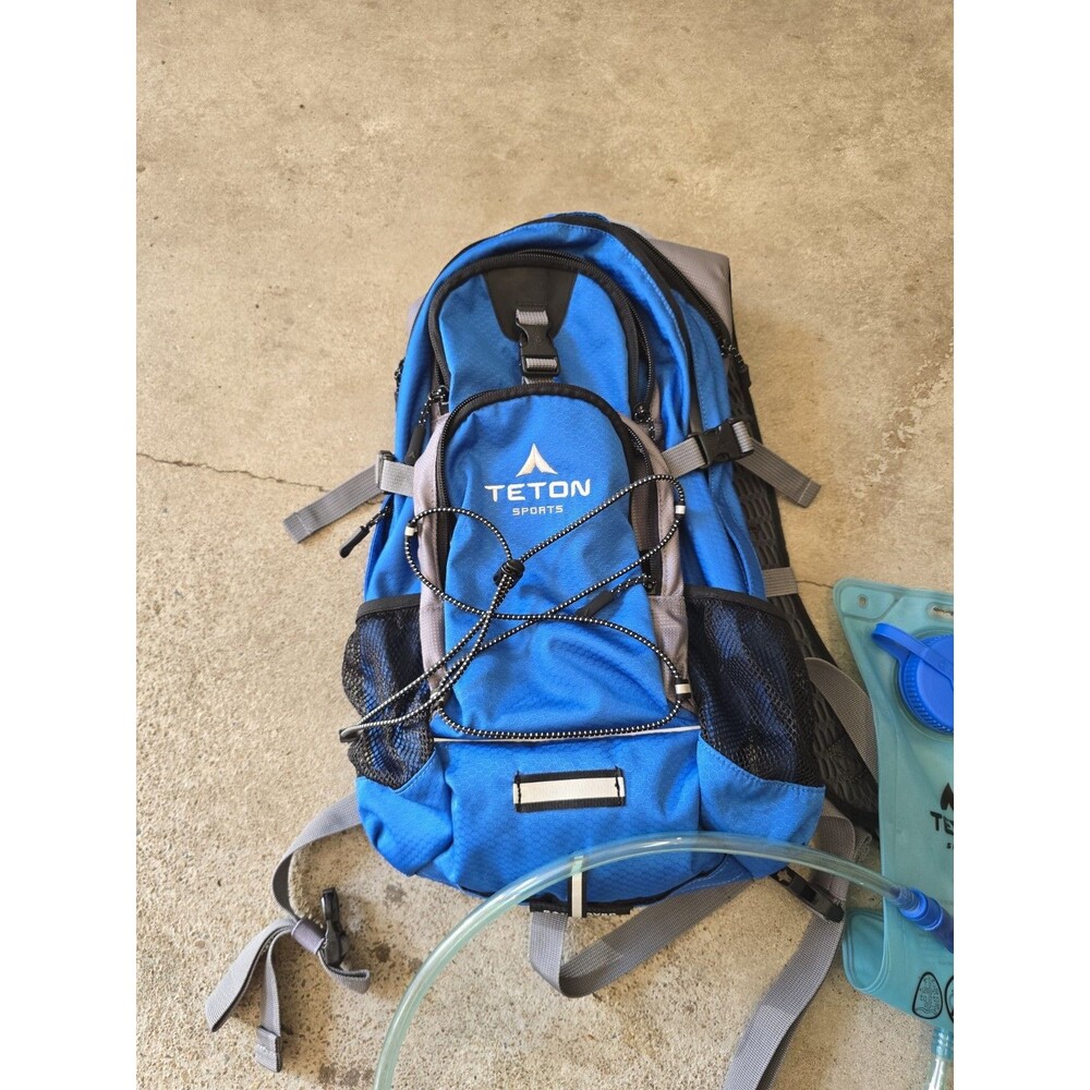 Teton Sports Unisex Oasis 1100 Hydration Hiking Backpack Blue 18L Rain Cover